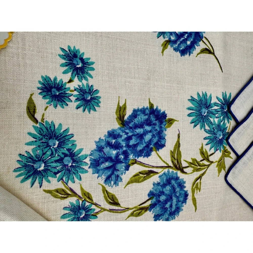 Vintage 1940/50s Victory Linen Tea Set Blue Carnations Tablecloth 4 Napkins New